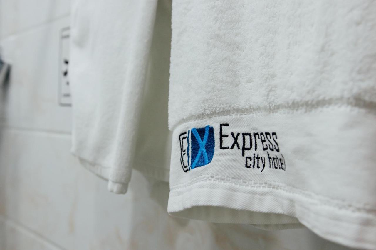 Express City Hotel 奇姆肯特 外观 照片